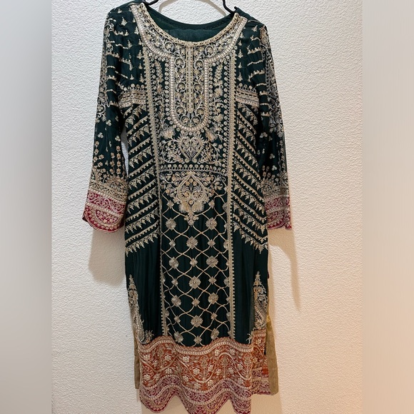 Afrozeh Dark Green Pakistani Fancy Suit - Picture 3 of 6